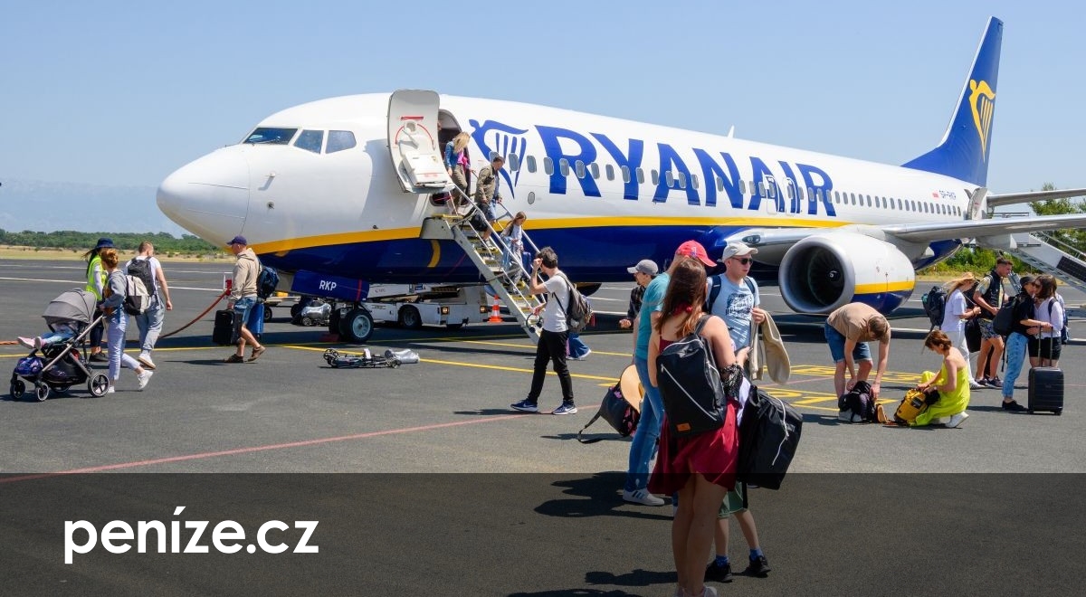 Letenky v Evropě mohou příští rok zdražit až o pětinu, varuje šéf Ryanairu
