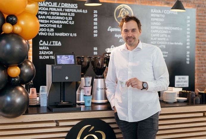 Filip Sajler otevřel kavárničku