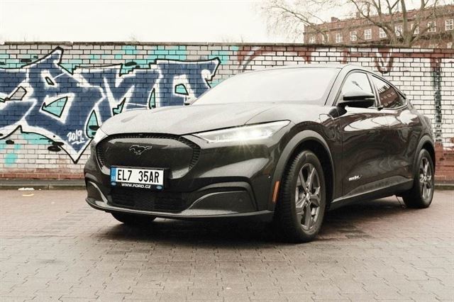 Ford Mustang Mach E recenze