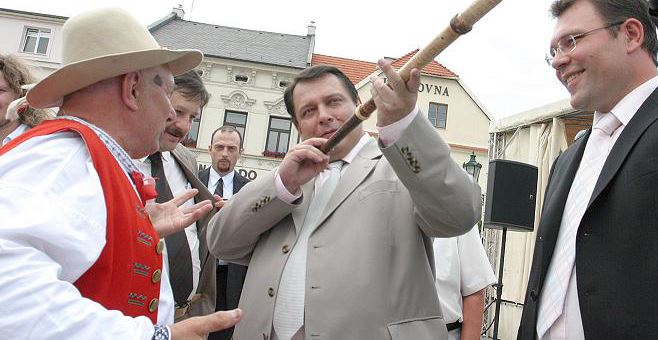 Proč koruna neoslabila?