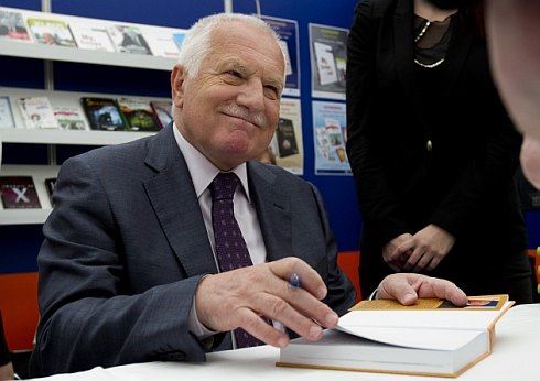 Klaus věcný, poplašný i rozpolcený