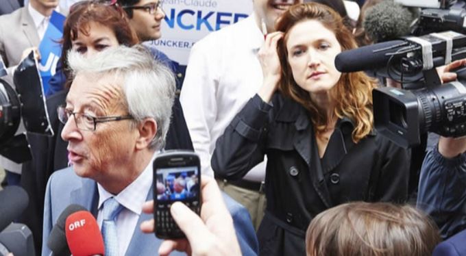 Juncker kupuje reklamu na Junckera. Je určená vám a vy ji taky zaplatíte