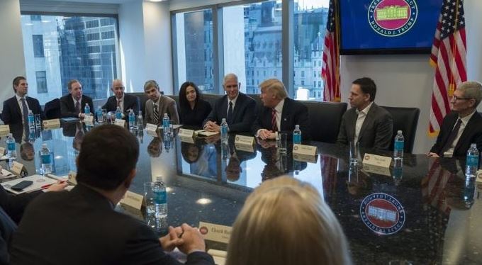 Padouch nebo hrdina: Silicon Valley stojí za Trumpem
