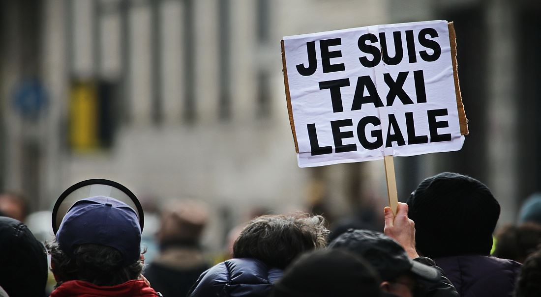 Regulace taxislužeb: dvojsečná zbraň