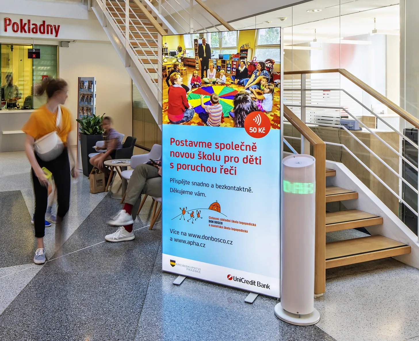 Charitativní kiosek od UniCredit Bank