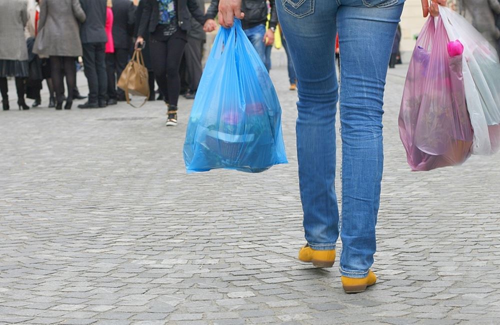 Zákazy plastových tašek nejsou jen neekonomické. Jsou neekologické