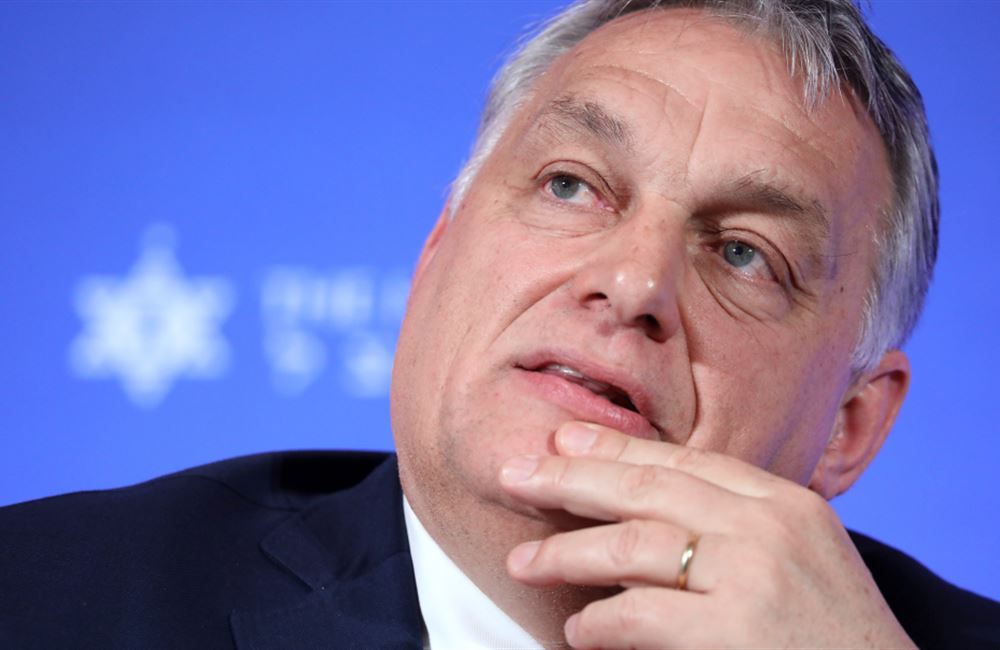 Koronapuč: Armáda řídí firmy, Orbán žádá moc diktátora