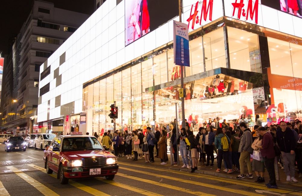 Zápas idejí a nákupní vášně. Čína tlačí západní firmy k pošlapání lidských práv