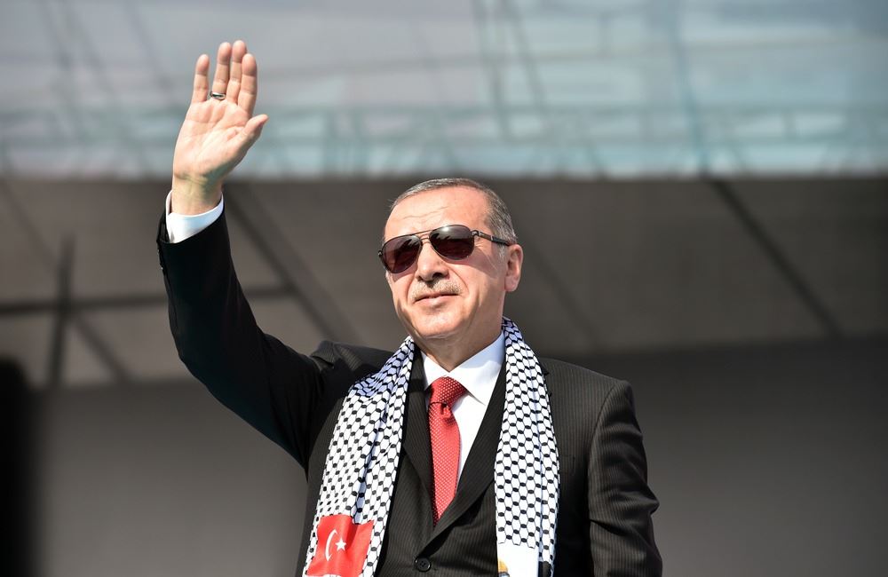 Pád „sultána“ Erdoğana. Zemětřesení v Turecku otřásá ekonomikou i politikou