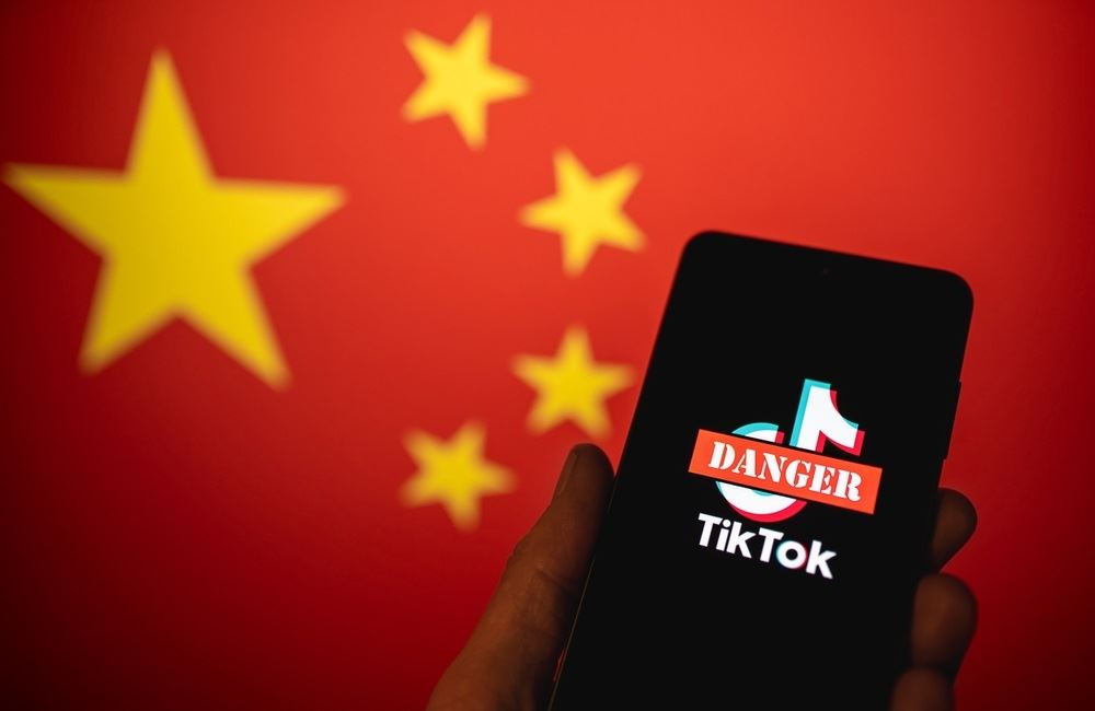Proč je TikTok nebezpečný a máme se ho bát? Čínská sociální síť očima expertů