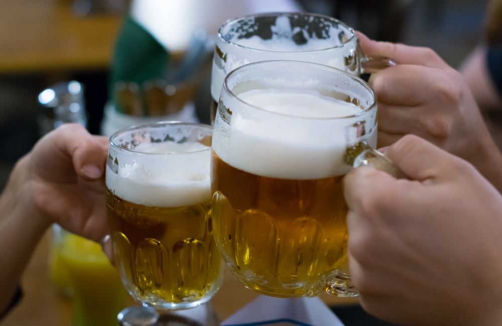 Točené pivo Čechům zhořkne. Ohrožuje Fialova vláda pivní tradice?