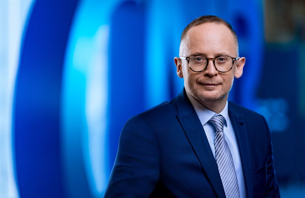 Centrální bankéř odhadl dopady celní války na Česko. Prohrají v ní všichni, varuje