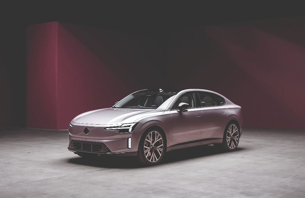 Minimalistický maximalista. Volvo ES90 ujede 700 km a utáhne dvě tuny