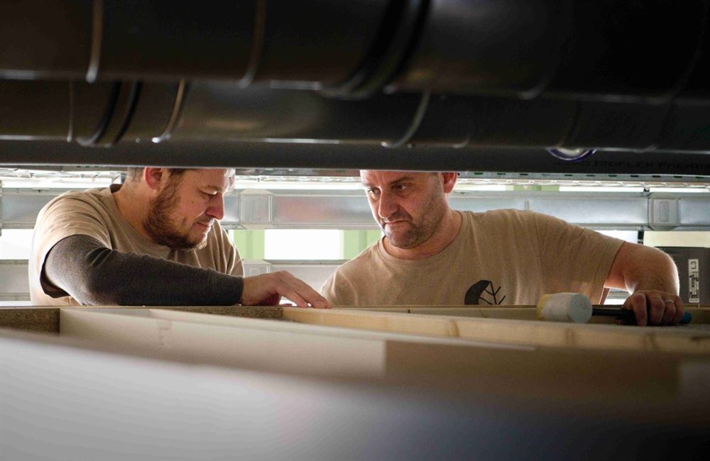 Máj byl zlom, Innovatrics ale bere dech. Truhláře z Rousínova zaměstnává „zakázka století“