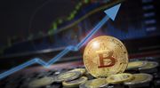 Bitcoin už je nad hranicí 8000 dolarů, za měsíc posílil o polovinu