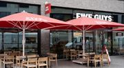 Otevření Five Guys v Česku nabírá zpoždění. Známe nový termín