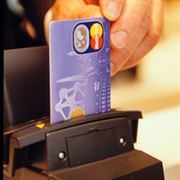 Krok za krokem: Požádejte banku o vrácení platby kartou