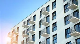 Pronajímat byt, nebo investovat do nemovitostního fondu? Co se vyplatí víc