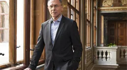 Agresivní zvyšování úroků inflaci neřeší, v eurozóně by nám bylo líp, říká Švejnar