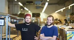 Vracet knížky jako flašky od piva. Sázka na změnu Knihobotu vyšla, míří na Západ