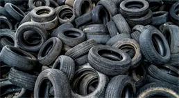 Zbavit se starých pneumatik není vždy hračka. Kdo to musí řešit a kam s nimi?