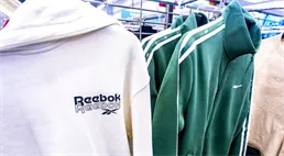 Reebok stornuje objednávky a kaje se za chybu. Na co příště při nákupu pozor