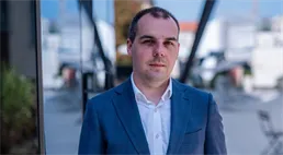 Korporátních dluhopisů v Česku přibývá. Expert radí, kdy kupovat, a kdy utíkat co nejdál