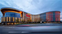 Obchodní centrum Černý Most má novou tvář. Podívejte se, jak se změnilo