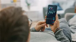Snadné investice v mobilu nabízí už desítka tuzemských bank