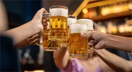 Na skleničku od Itálie až po Island. Jak se liší ceny alkoholu napříč Evropou