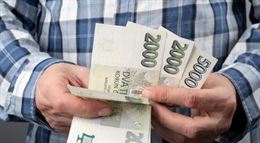 Kolik bere ajťák, prodavač, bankéř? Nový přehled mezd