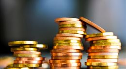 Na minimální mzdu se už nebude čekat do konce roku, rozhodla vláda. Zaručené mzdy skončí