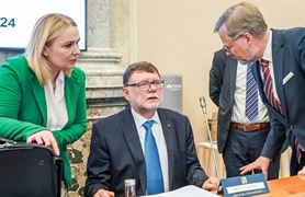 Ministr financí Zbyněk Stanjura na jednání vlády