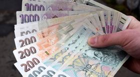 Tyto bankovky přestaly platit. Jak je poznat a co s nimi