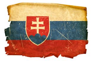Ficova cesta zpět k moci je dlážděná eurem
