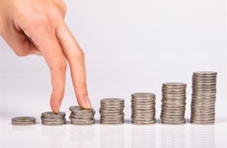 Pravidelné investice: předplácet, či nepředplácet poplatky?