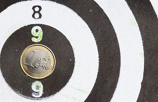 Marketingový fígl na voliče: Koruna, nebo euro?