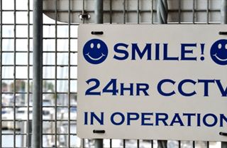 Tekutý dohled: Hleď se ukázat!