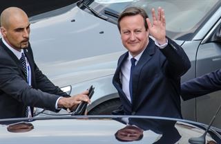 V Británii šéf konzervativců, v Česku neomarxistický multikulti sluníčkář