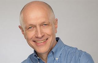 Odcházející šéf České spořitelny: Přežijí bankovní kolosy vstup do digitální éry?
