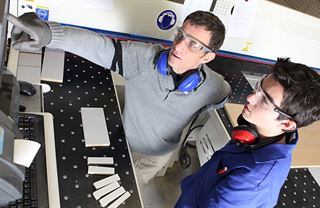 Stáž může být klíč k první práci. Vydá se na ni jen zlomek mladých