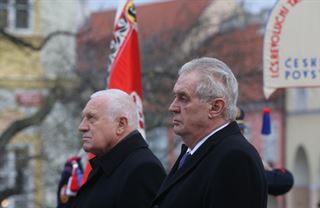 Dekrety: Kdo nejvíc křičí, z toho to fičí