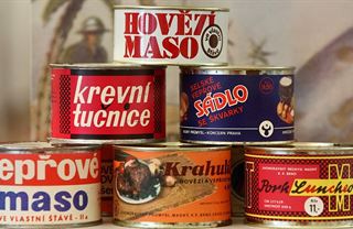 Stárnoucí pražská konzerva na Hrad!