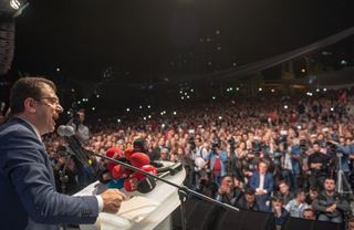 Zrušte volby, vyhrát měl ten druhý. Erdoğanův reparát