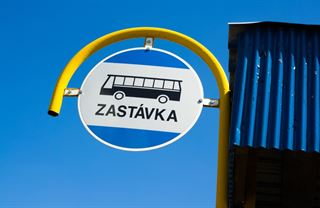 Zlevni jízdné, zabij konzum na vsi