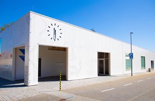 Překvapivé stavby Adama Gebriana: Ďáblická radnice. Ať slouží