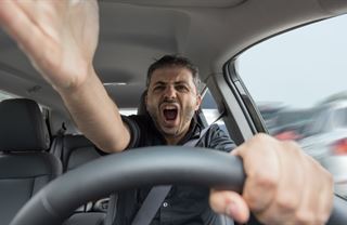 Agresivně řídí lidé neschopní empatie, říká výzkumník