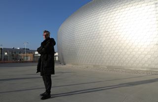 Překvapivé stavby Adama Gebriana: Dolní Břežany. Tak trochu jiný satelit