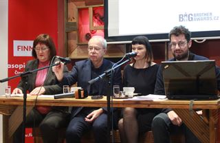 Známe největší šmíráky. Ceny Velkého bratra rozděleny