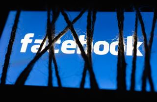 Změňte heslo, prodejte akcie. Facebook možná pustil i vaše data